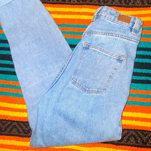 Simple Society High Waisted Mom Jeans Size 23 - Picture 1 of 6